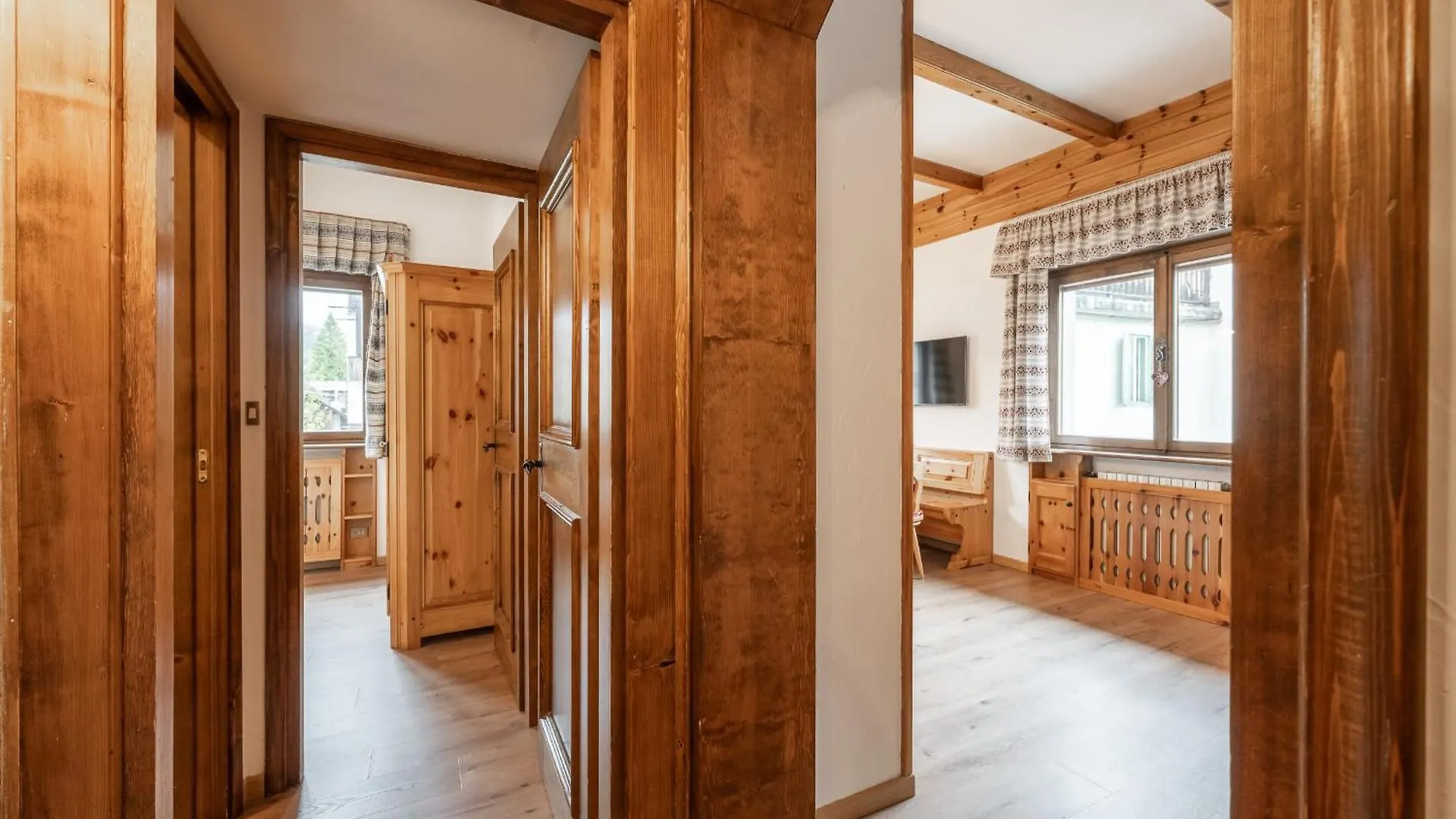 Lovely 2 Bedroom Flat In Corso Italia With Parking Cortina dʼAmpezzo 0*,